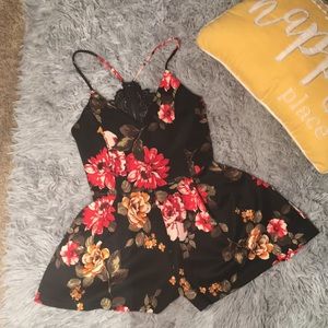 Black Romper with lace backing🌺